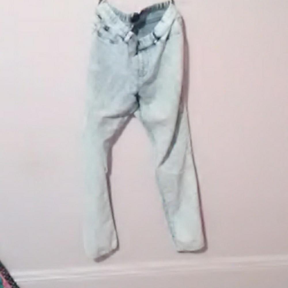 Skinny bleached jeans